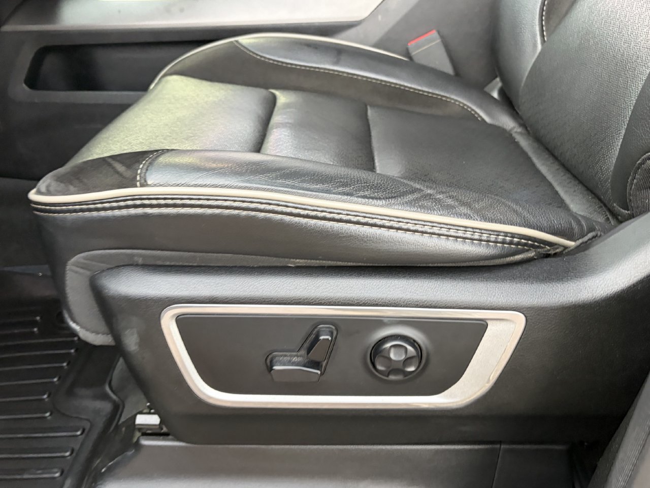 Used 2020 RAM 1500 Laramie RWD image 31