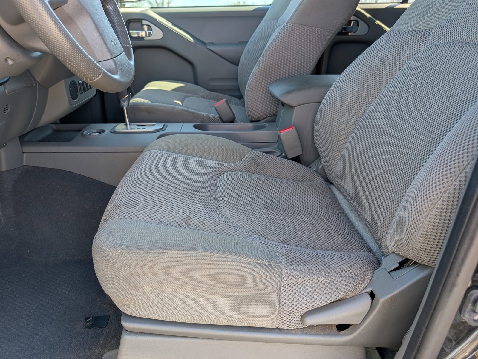 Used 2020 Nissan Frontier SV w/ Midnight Edition Floor Mats image 7
