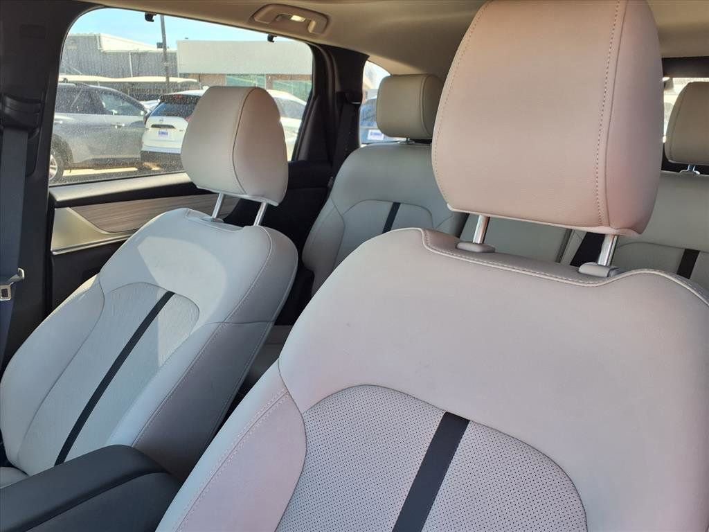 Used 2025 MAZDA CX-70 Plug-In Hybrid w/ Premium Pkg image 38