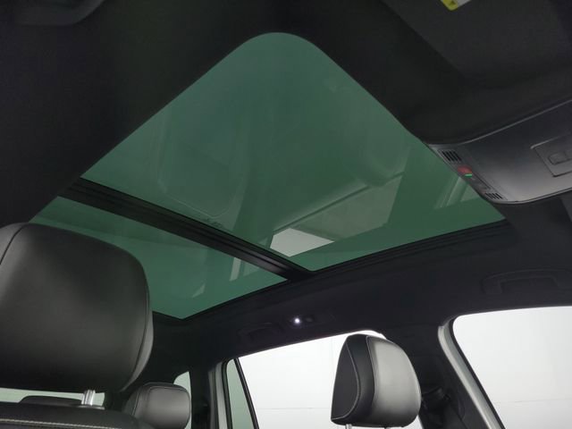 Used 2022 Volkswagen Tiguan SE R-Line image 19