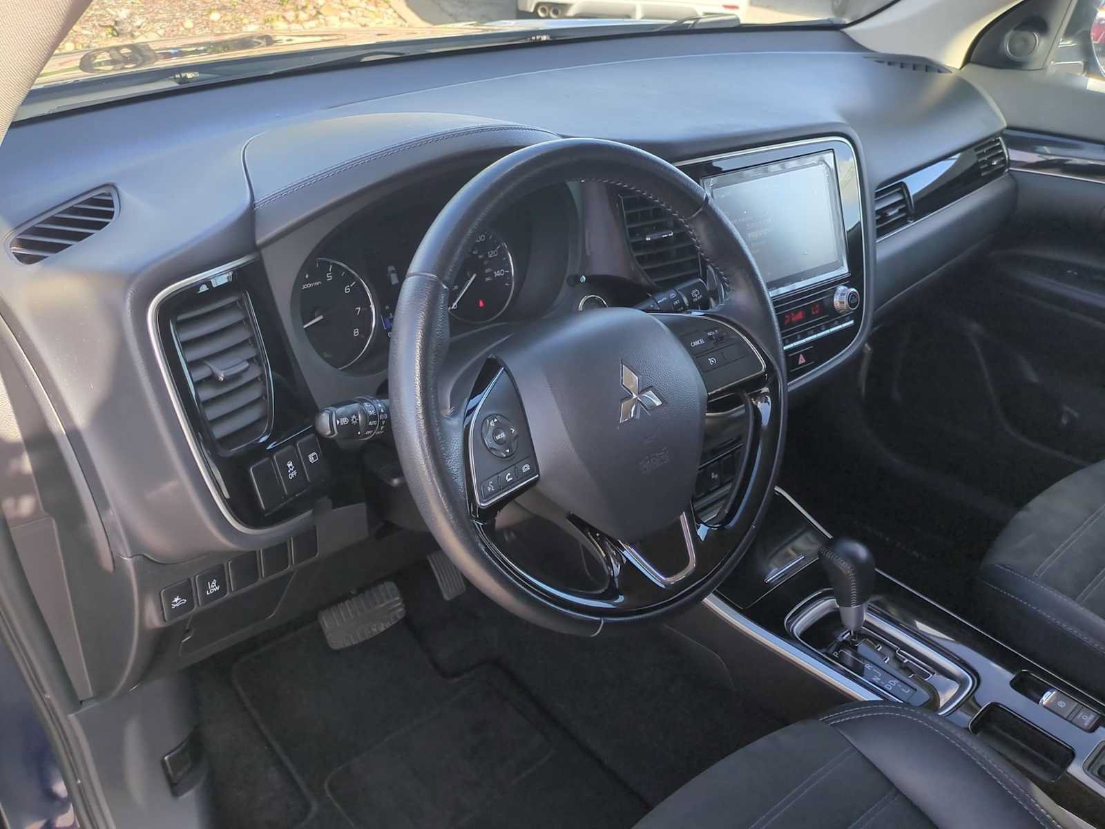 Used 2020 Mitsubishi Outlander SE FWD image 10
