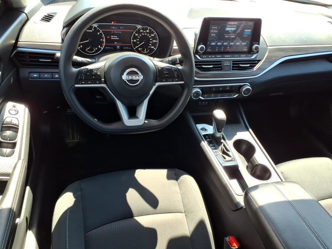 Used 2025 Nissan Altima 2.5 SV FWD image 9