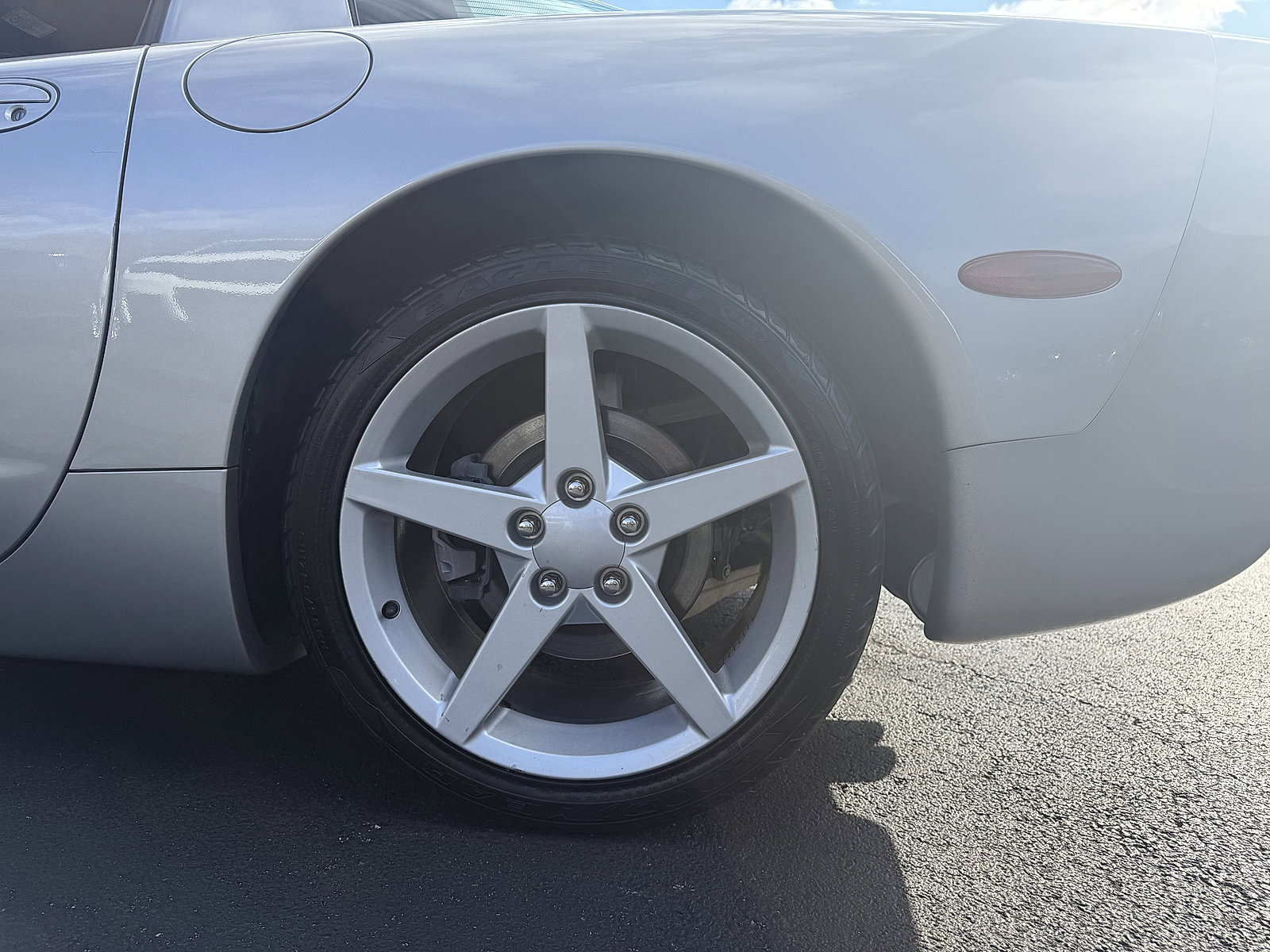 Used 2004 Chevrolet Corvette Coupe image 13