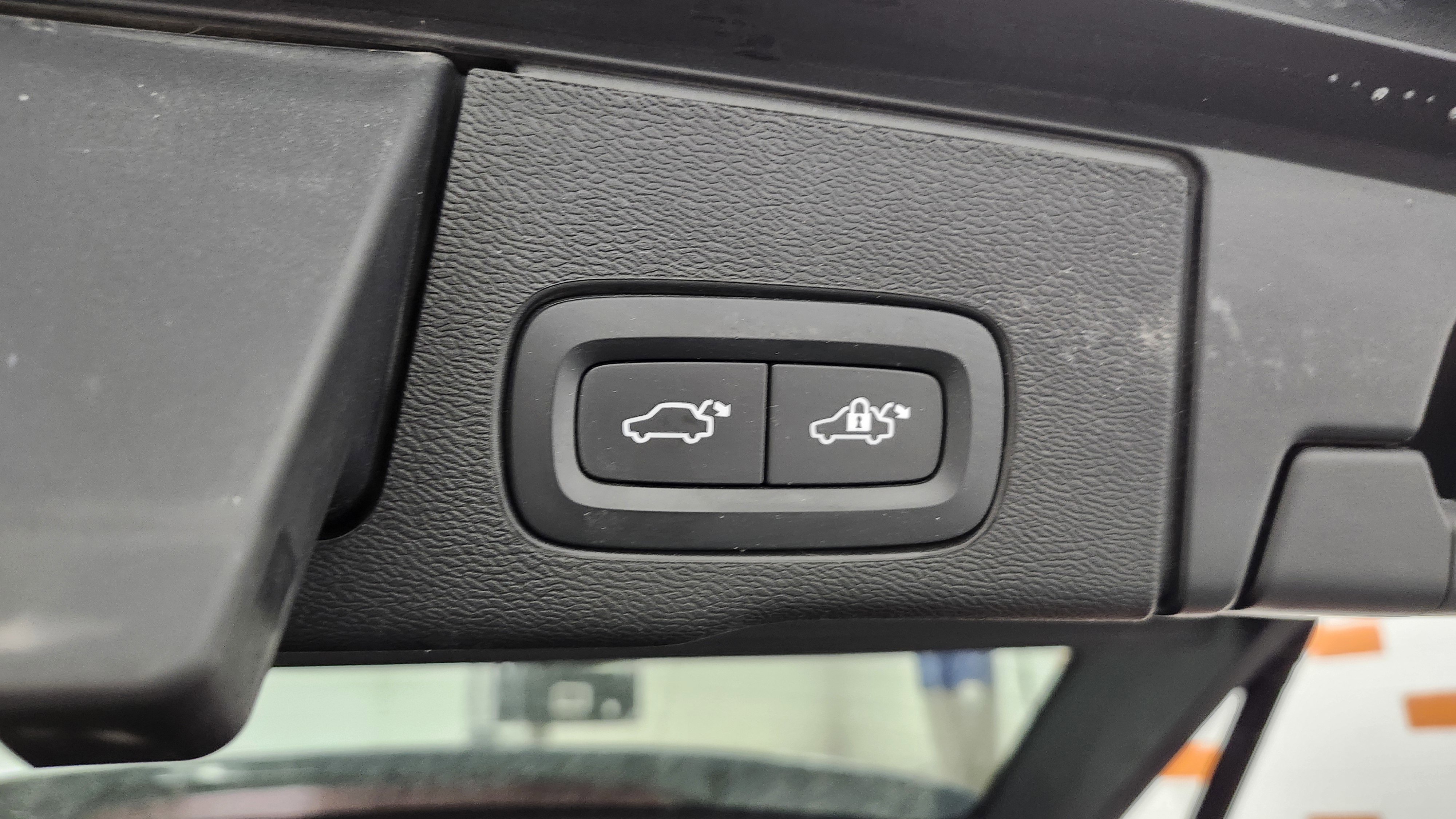 Used 2024 Volvo XC60 B5 Plus image 23