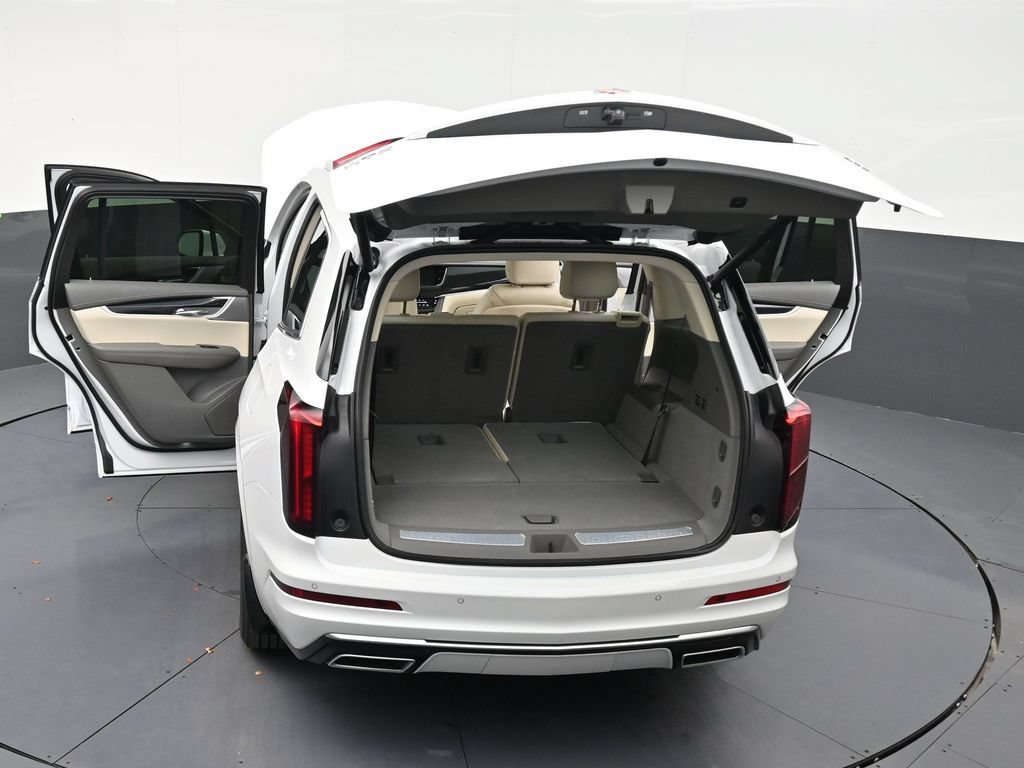 Used 2025 Cadillac XT6 Premium Luxury w/ LPO, Floor Liner Package FWD image 33