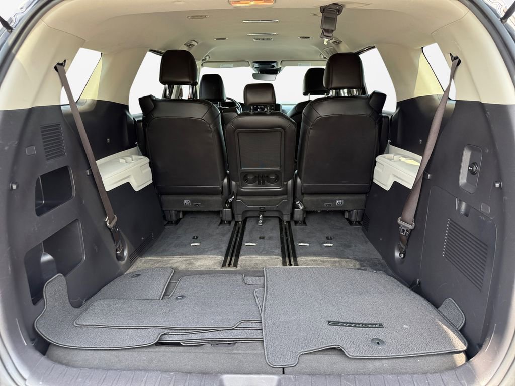 Used 2024 Kia Carnival LX image 18