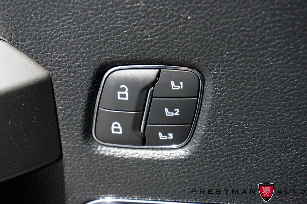 Used 2021 Ford F250 Lariat w/ Lariat Ultimate Package AWD/4WD image 29