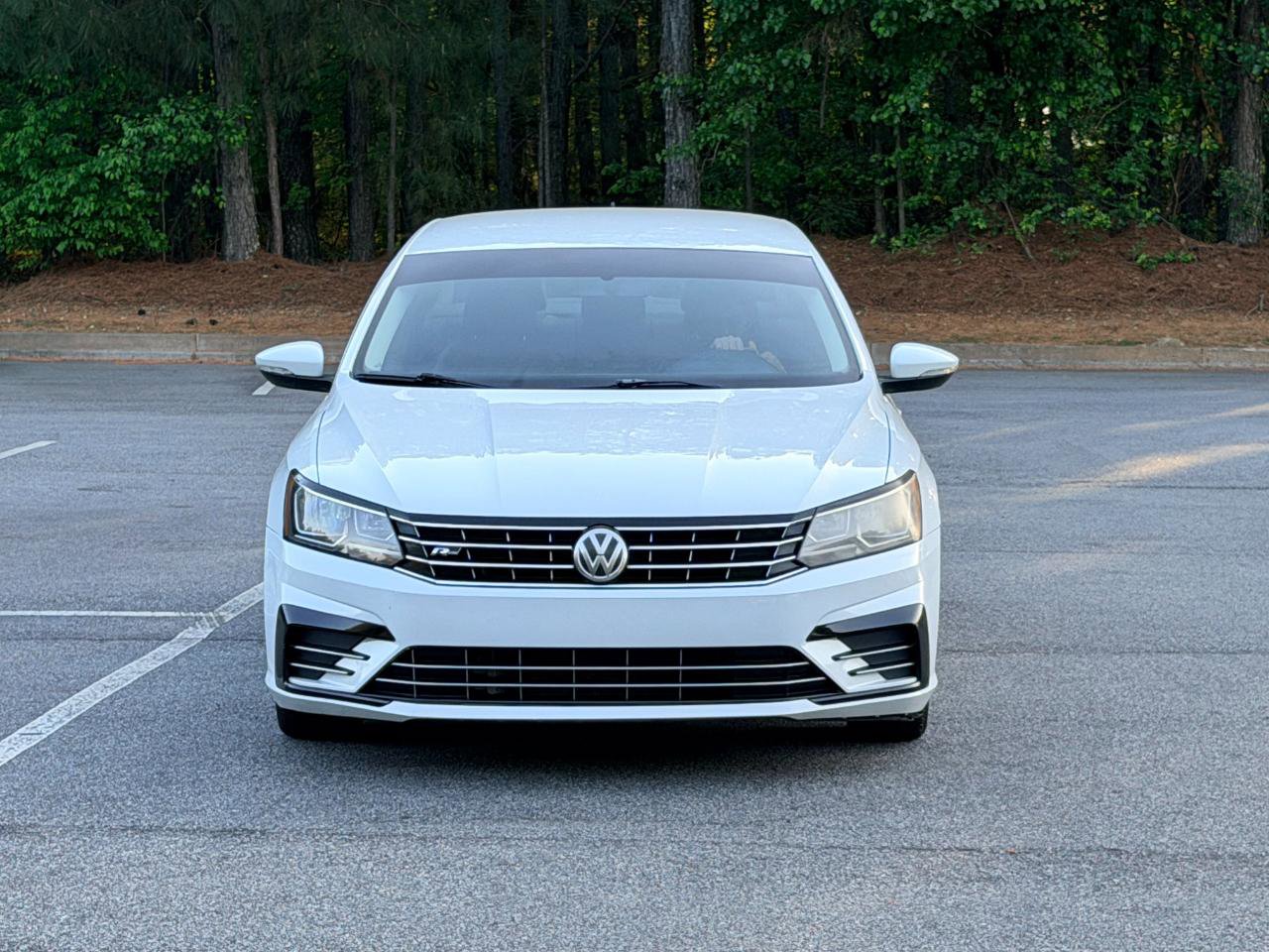 Used 2017 Volkswagen Passat 1.8T R-Line FWD image 2