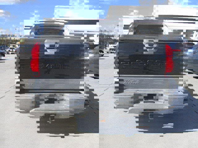 Used 2002 Chevrolet Avalanche 2WD image 3