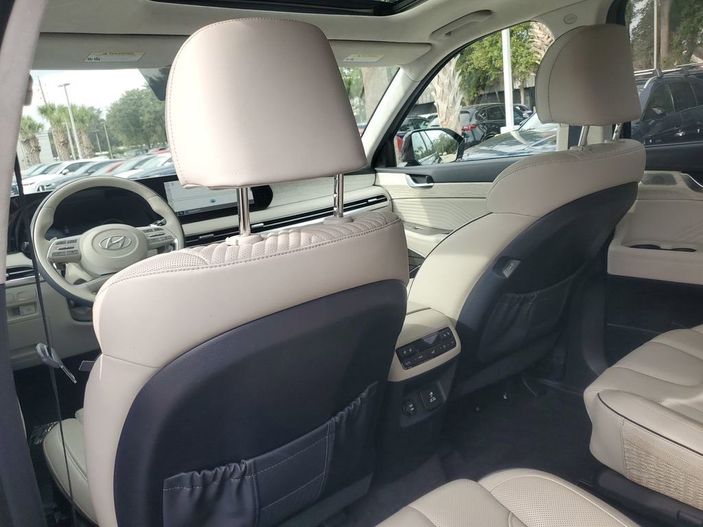 Used 2023 Hyundai Palisade Calligraphy image 13