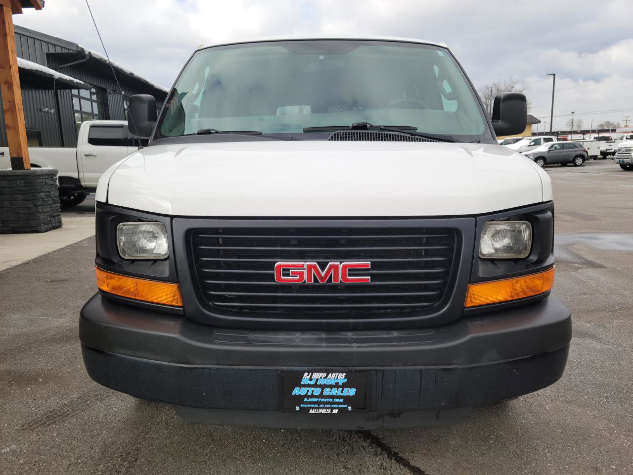 Used 2016 GMC Savana 2500 LS RWD image 2