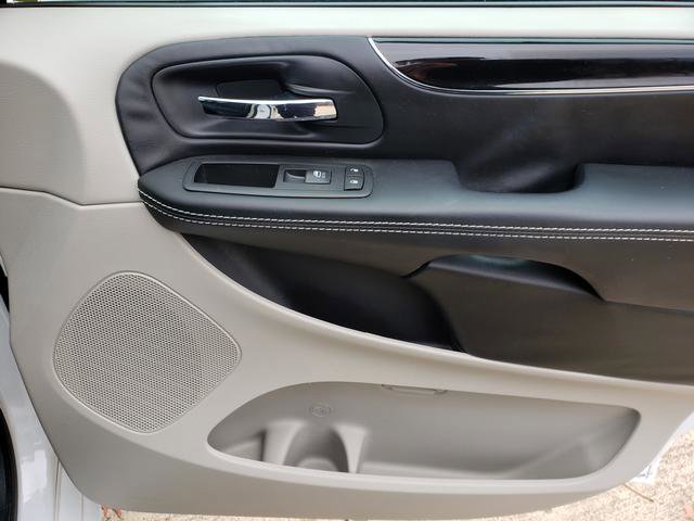 Used 2016 Dodge Grand Caravan SE image 18