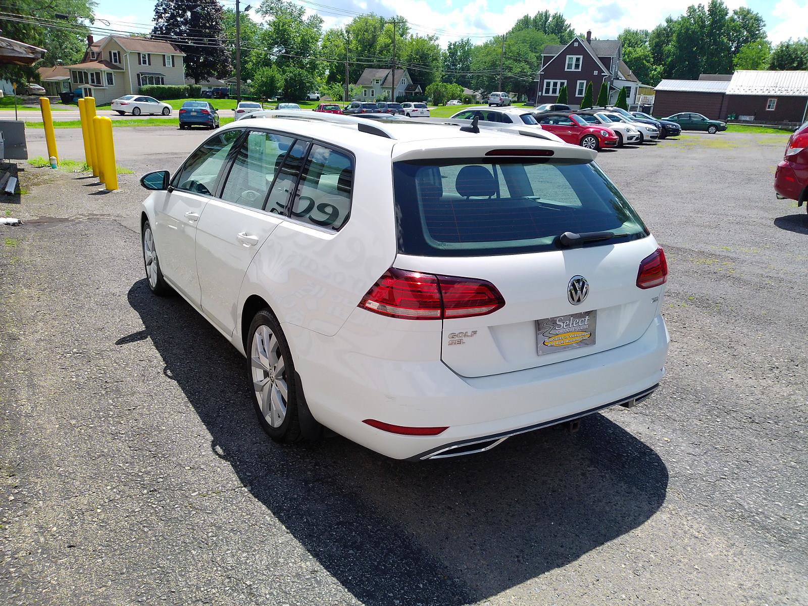 Used 2018 Volkswagen Golf SEL FWD image 6
