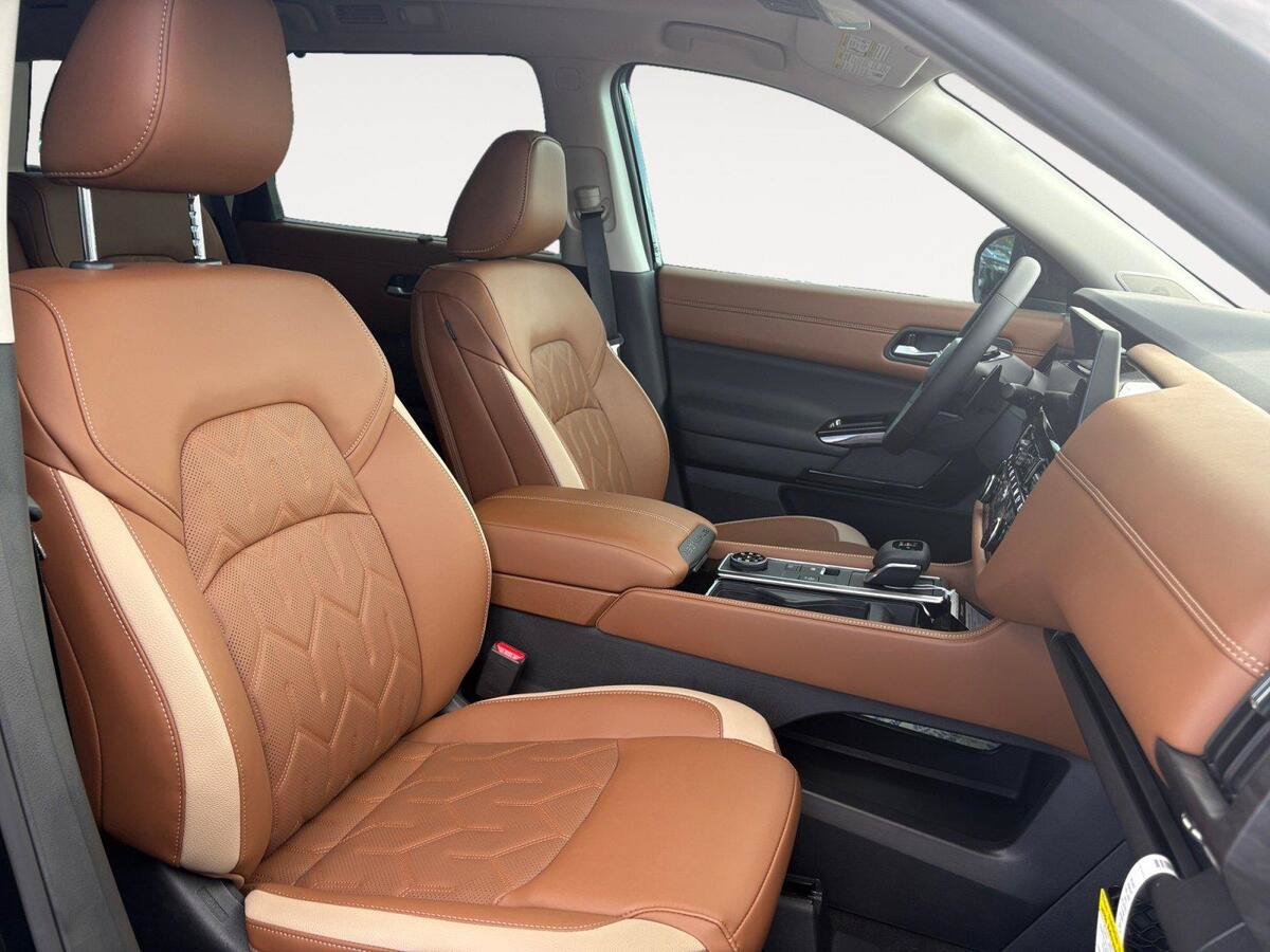 New 2026 Nissan Pathfinder Platinum AWD/4WD image 15