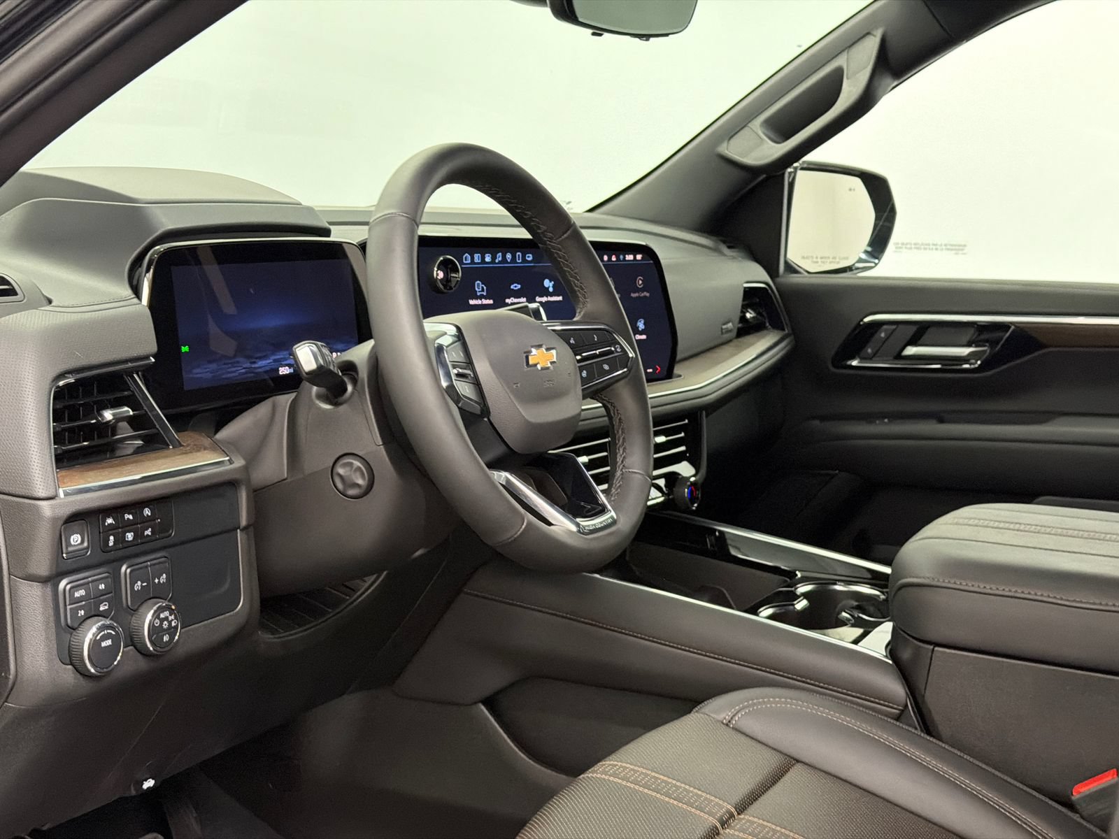 Used 2025 Chevrolet Suburban High Country AWD/4WD image 18