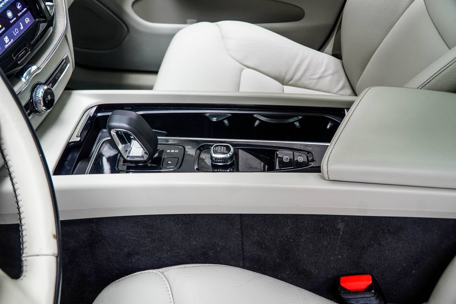Used 2023 Volvo XC60 B5 Plus w/ Protection Package Premier FWD image 19