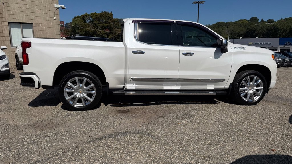 Used 2023 Chevrolet Silverado 1500 High Country w/ High Country Premium Package AWD/4WD image 8