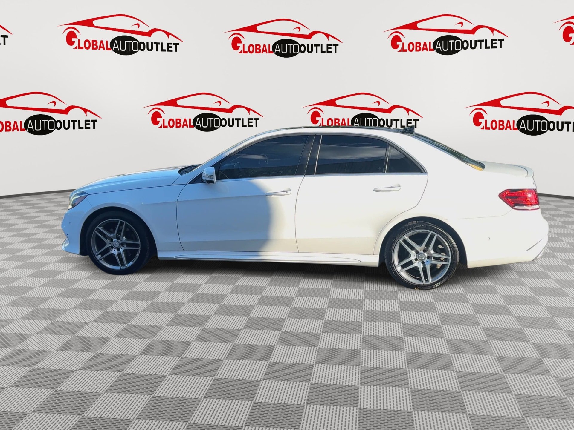 Used 2016 Mercedes-Benz E 400 Sedan image 5
