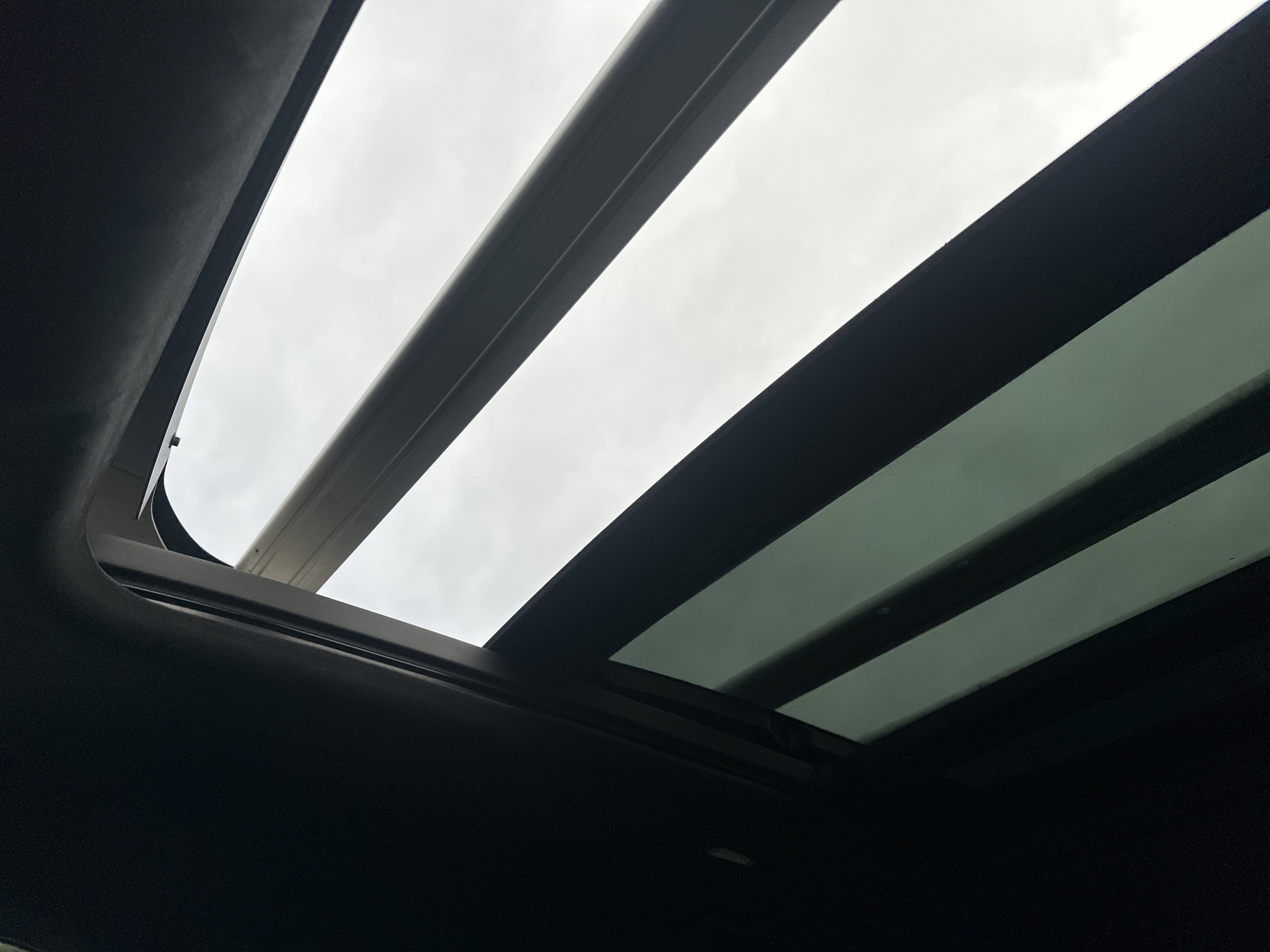 Used 2025 Land Rover Defender 110 Sedona Red Edition image 11