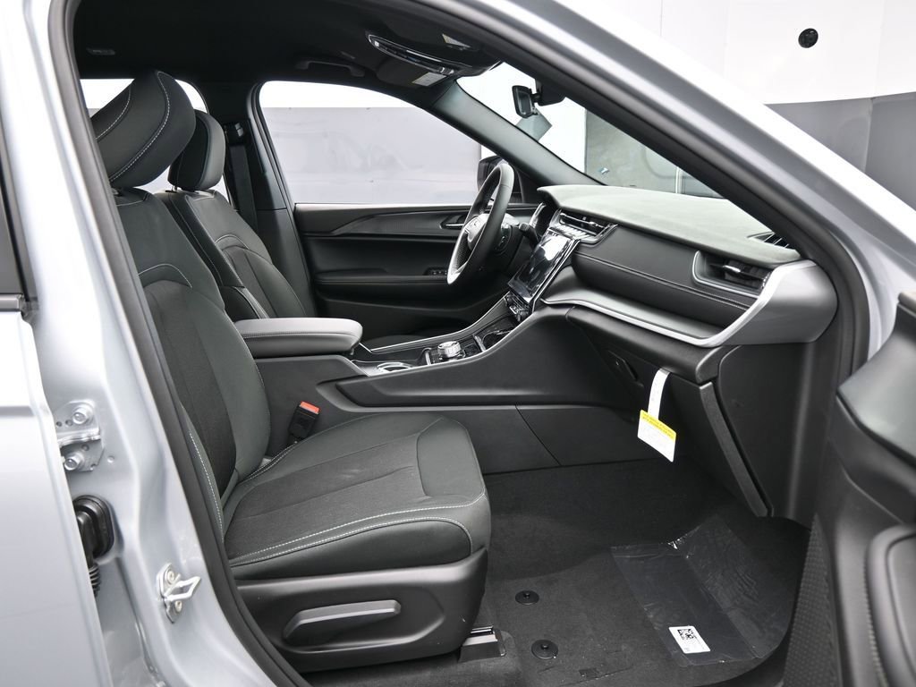 New 2026 Jeep Grand Cherokee L Laredo RWD image 36