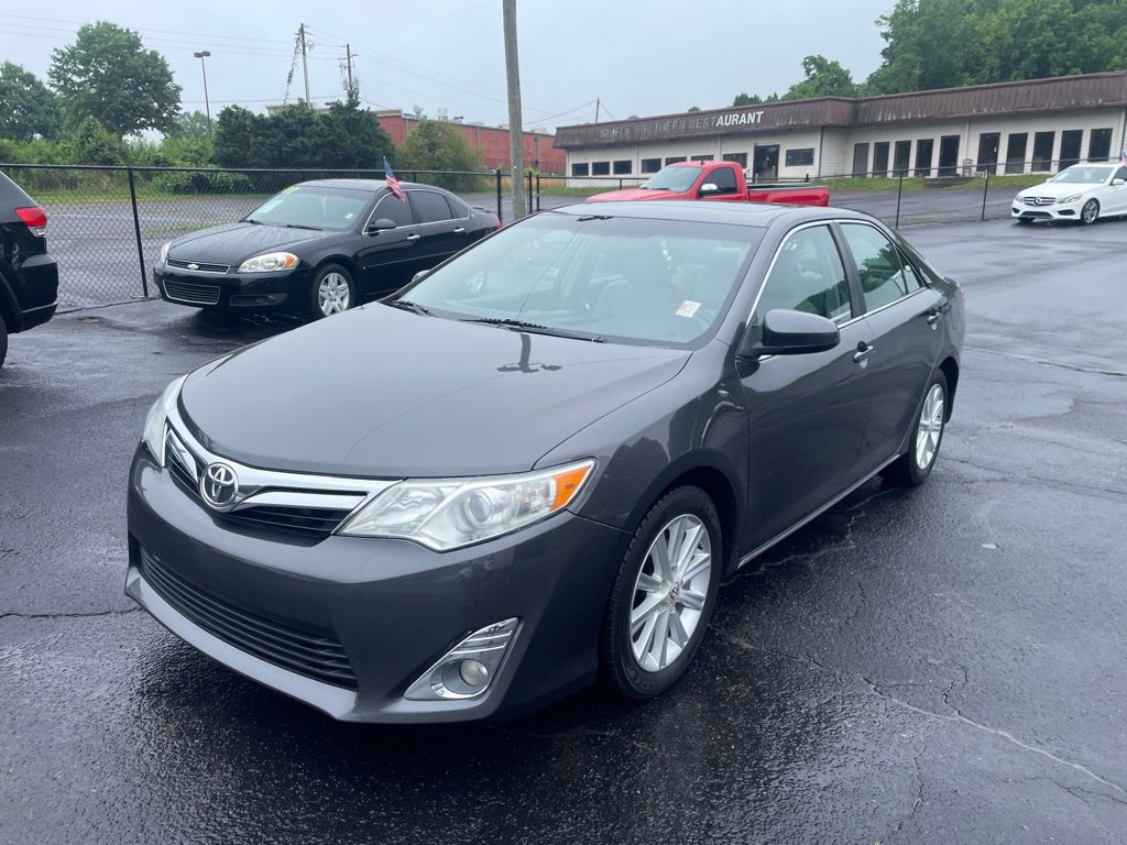 Used 2012 Toyota Camry XLE w/ Leather Pkg FWD image 2
