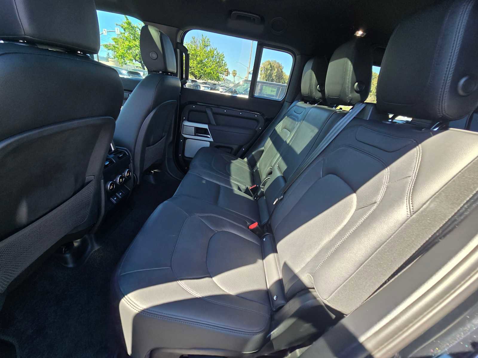 Used 2023 Land Rover Defender 130 SE image 20