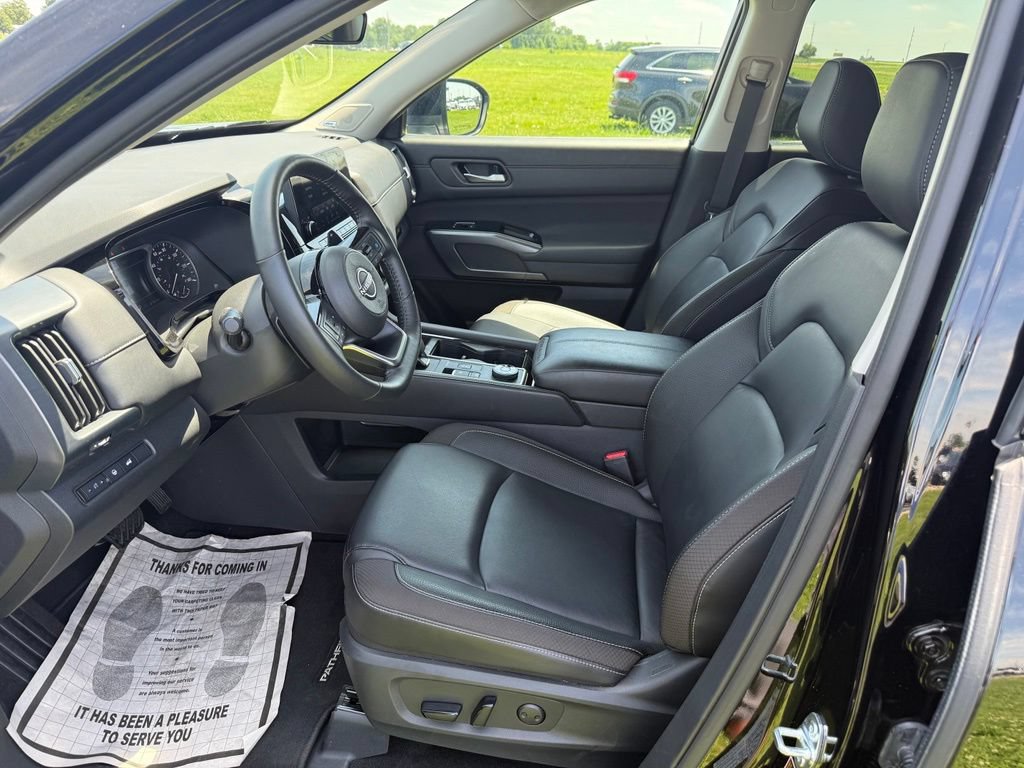Certified 2025 Nissan Pathfinder SL w/ SL Premium Package AWD/4WD image 9