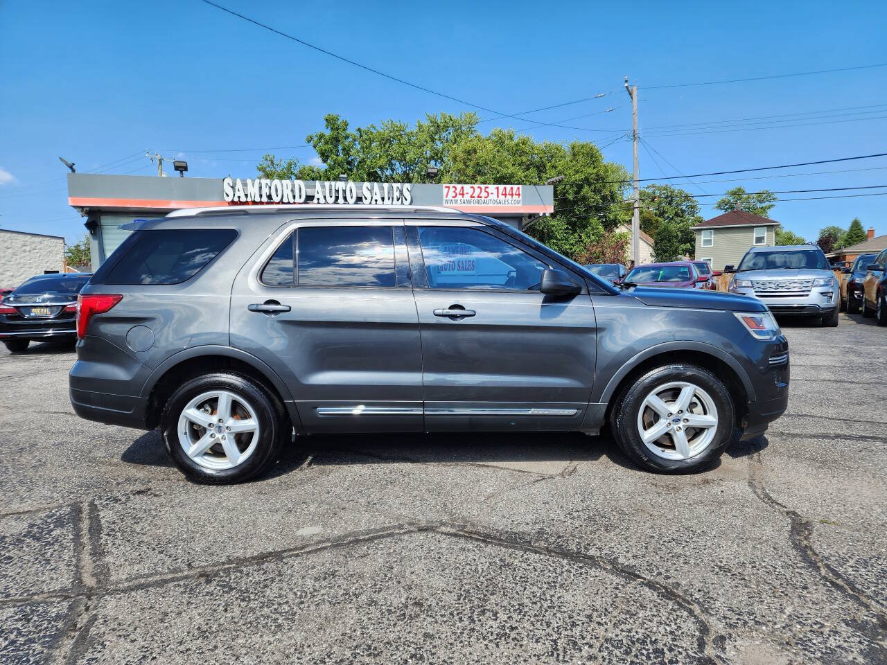 Used 2019 Ford Explorer XLT FWD image 9