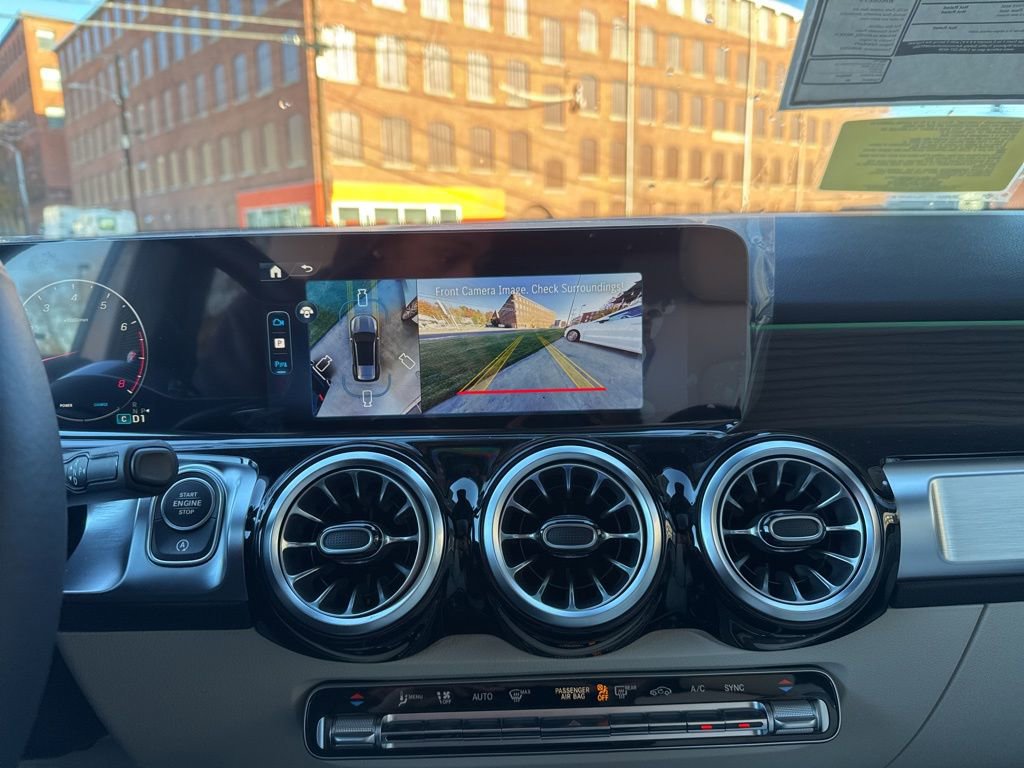 New 2026 Mercedes-Benz GLB 250 4MATIC image 31