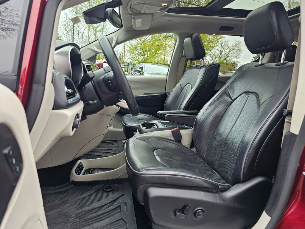 Used 2018 Chrysler Pacifica Limited w/ Tire & Wheel Group image 22