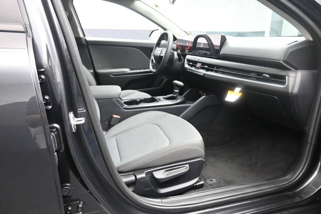 Used 2025 Kia K4 FWD image 25