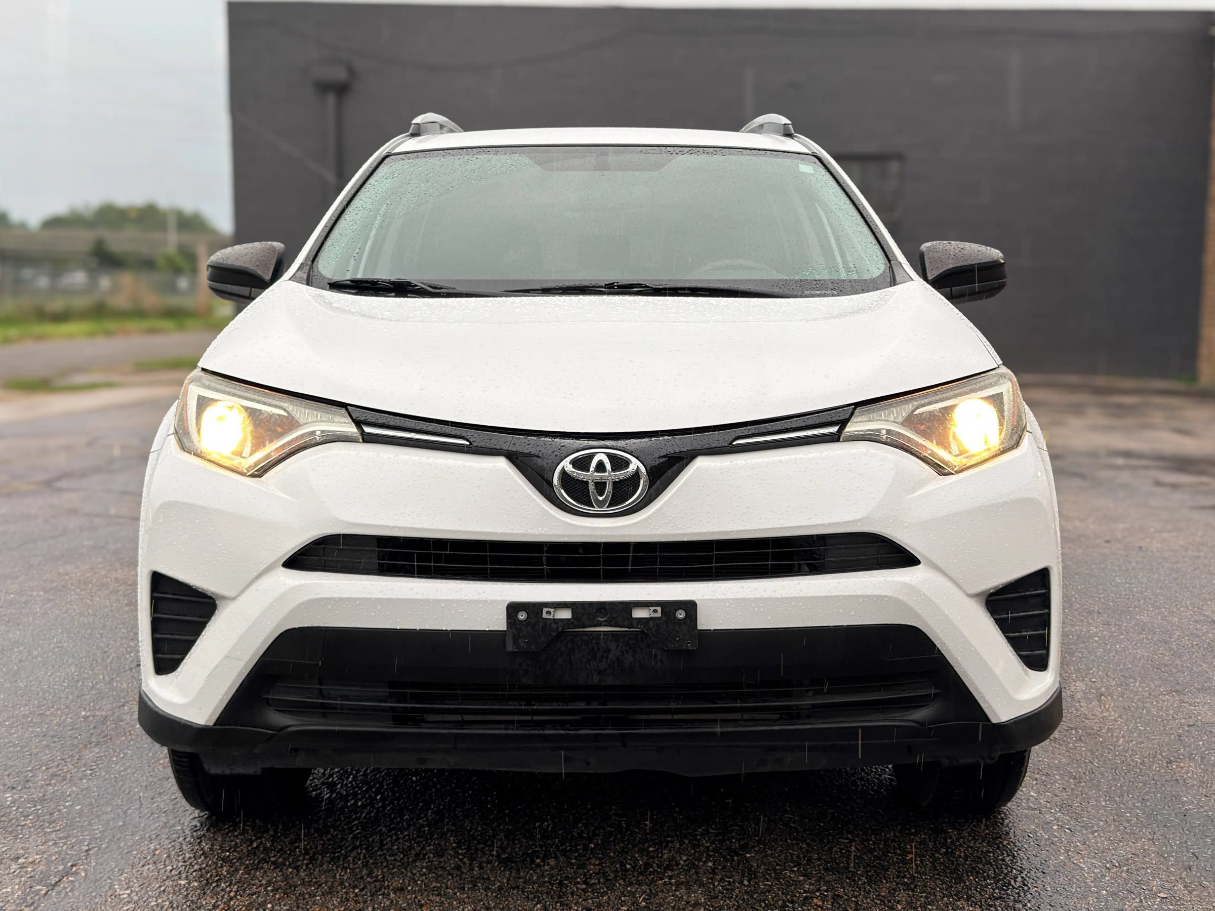 Used 2016 Toyota RAV4 LE FWD image 2