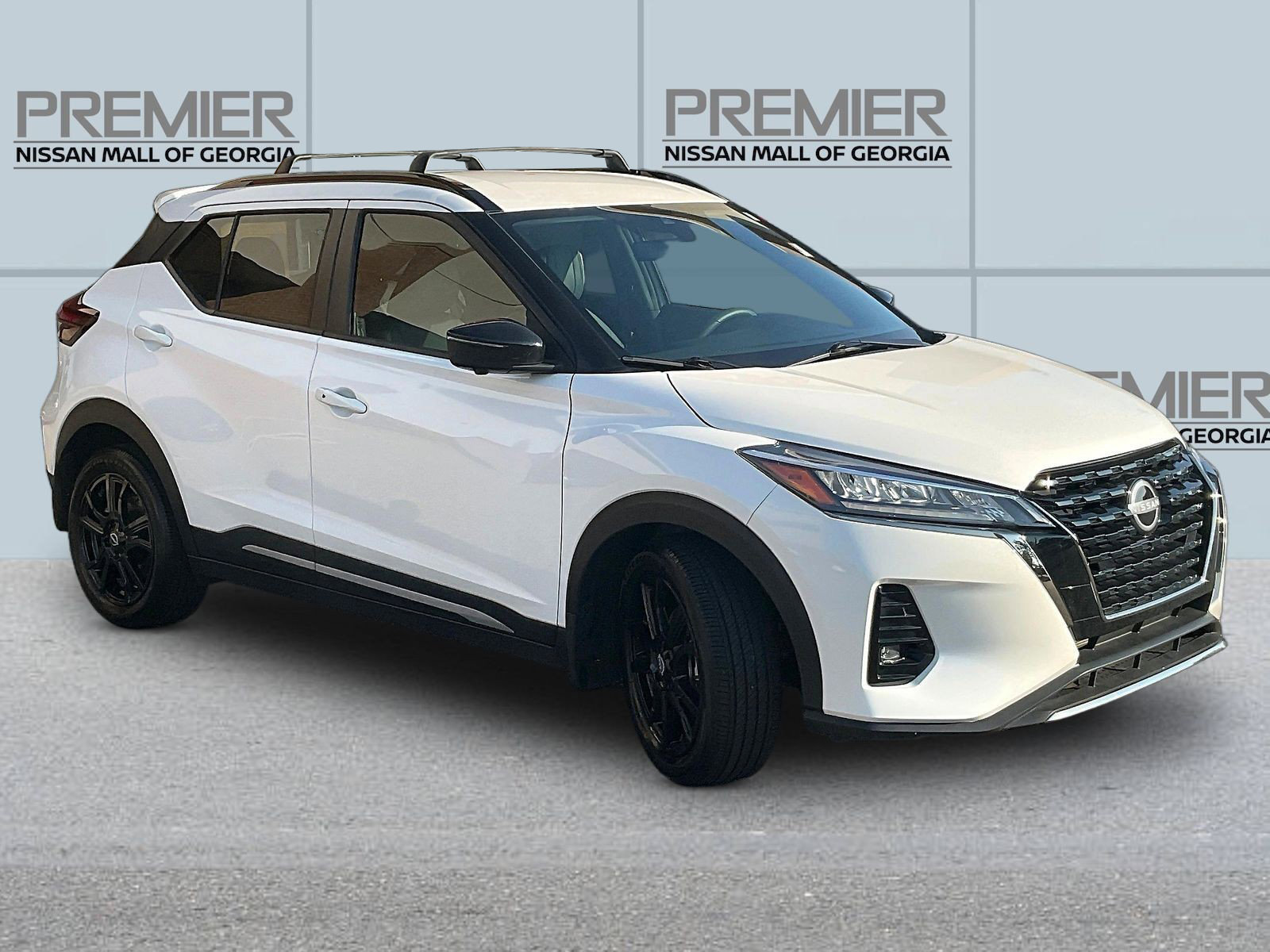Used 2024 Nissan Kicks SR w/ SR Premium Package FWD image 3