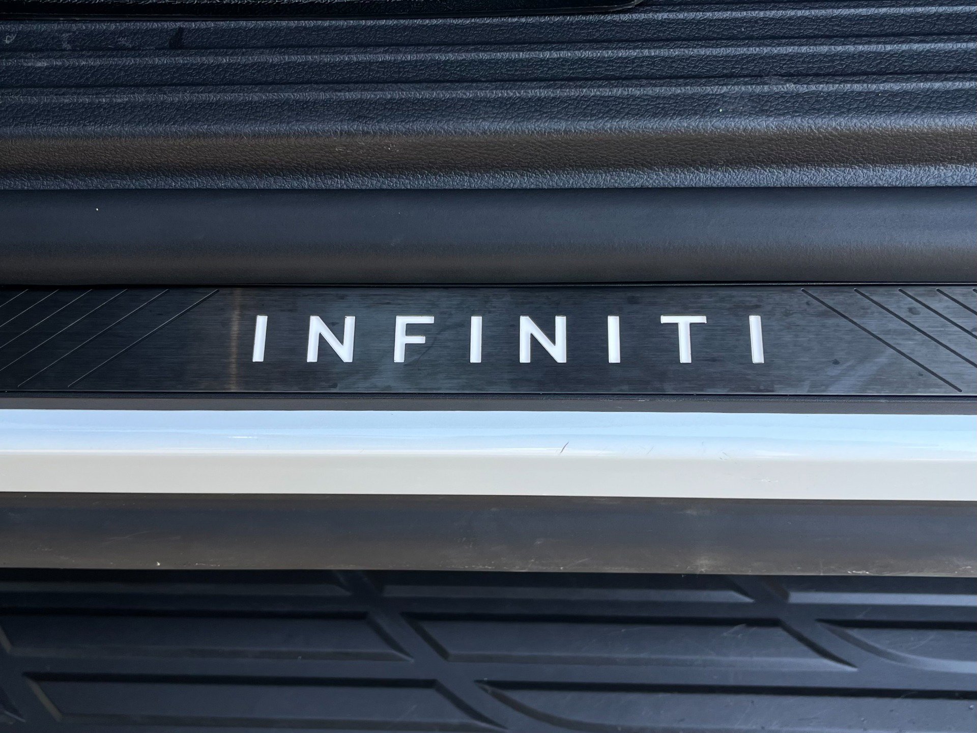 Used 2026 INFINITI QX80 Autograph w/ Premium Cargo Package image 17