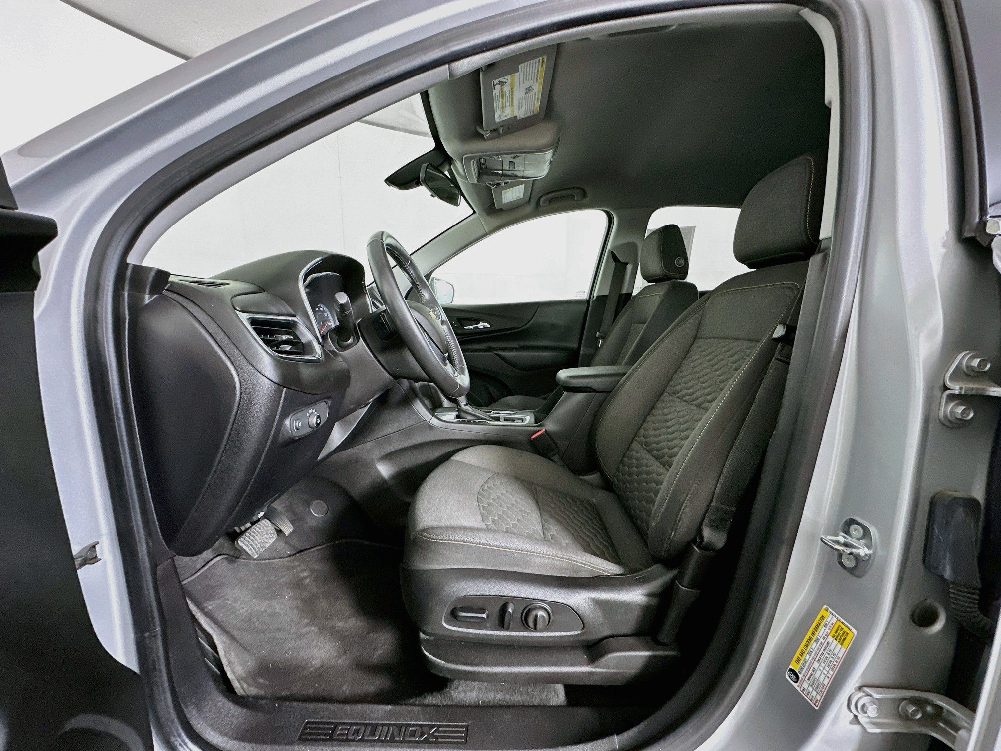 Used 2018 Chevrolet Equinox LT FWD image 13