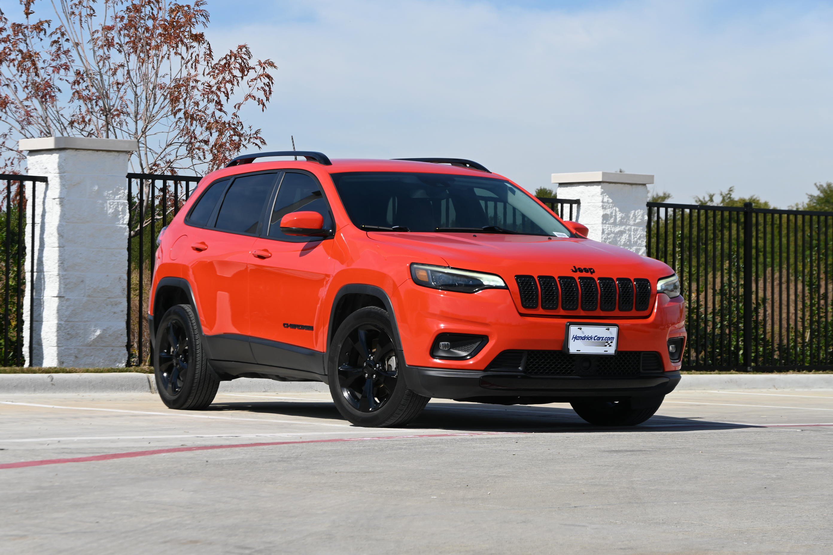 Used 2021 Jeep Cherokee Latitude Plus FWD image 2