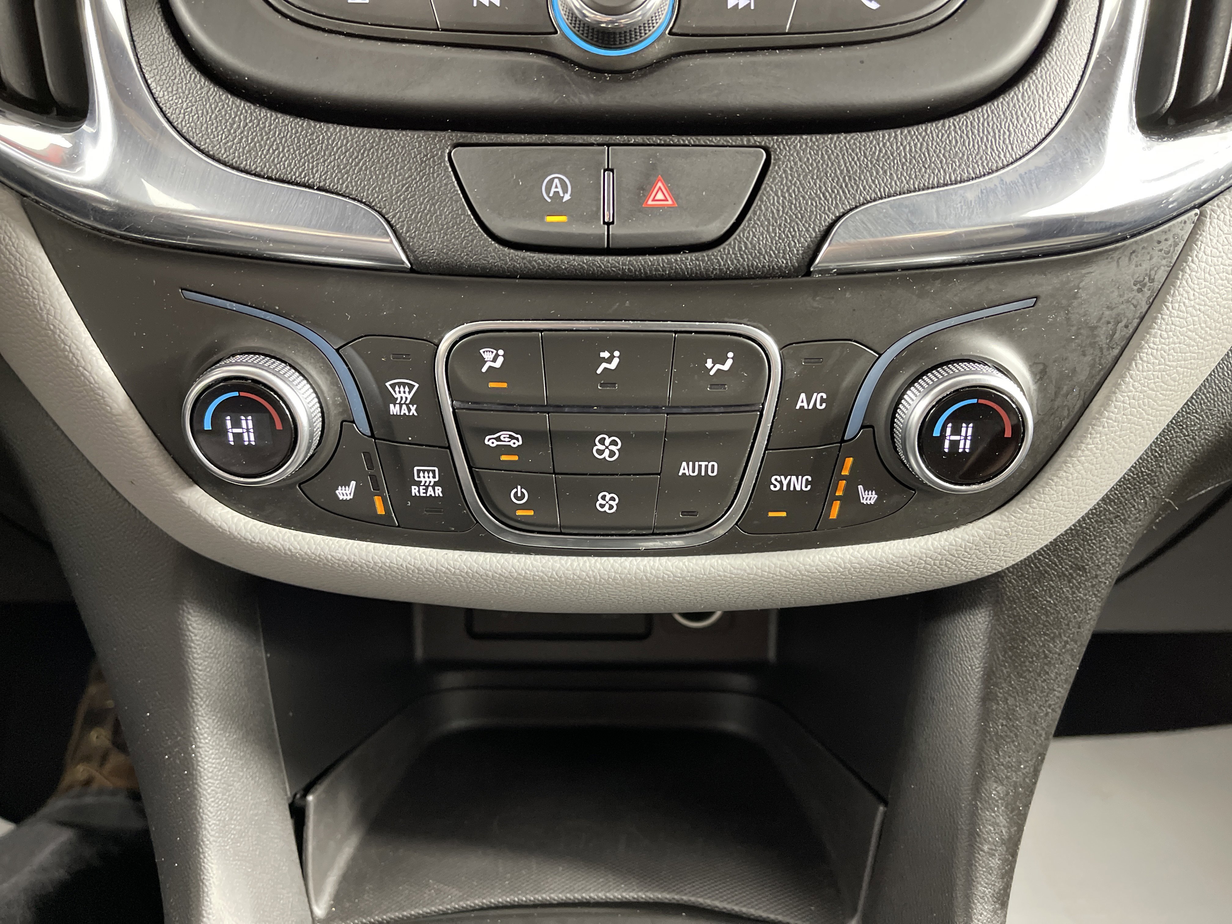 Used 2023 Chevrolet Equinox LT w/ Driver Convenience Package image 24