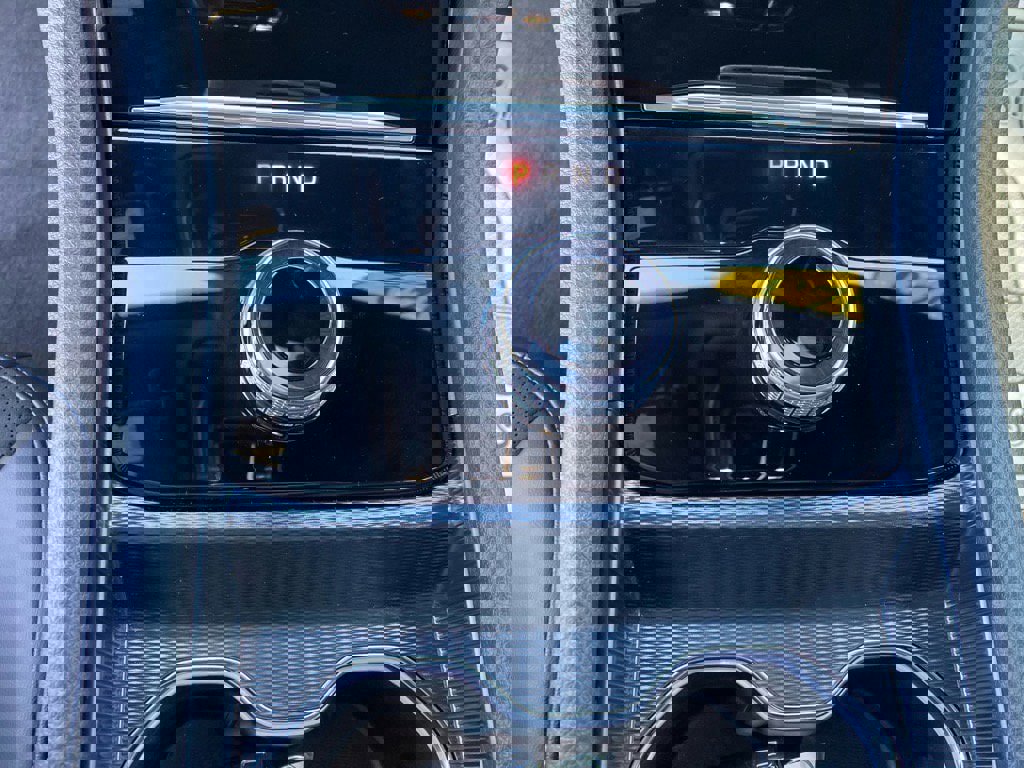 Used 2025 Jeep Grand Cherokee Altitude image 12