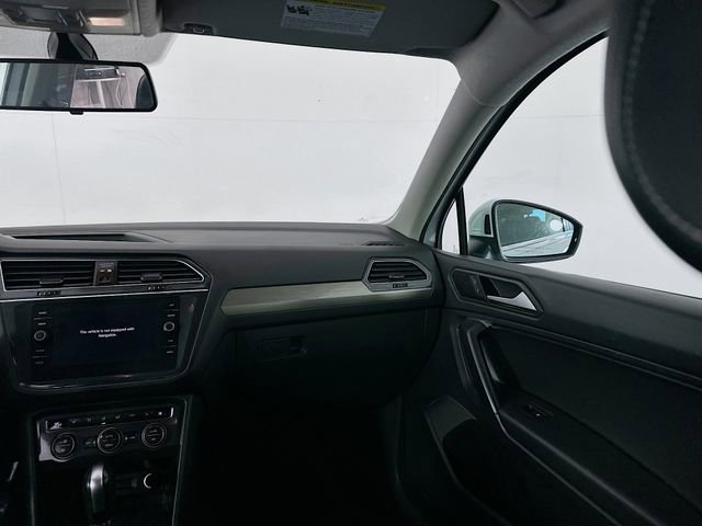 Used 2021 Volkswagen Tiguan SE image 22