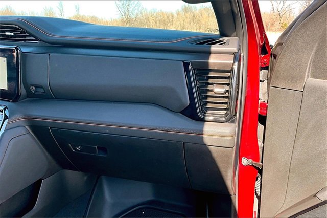 Used 2025 GMC Sierra 3500 AT4 w/ AT4 Premium Plus Package image 27