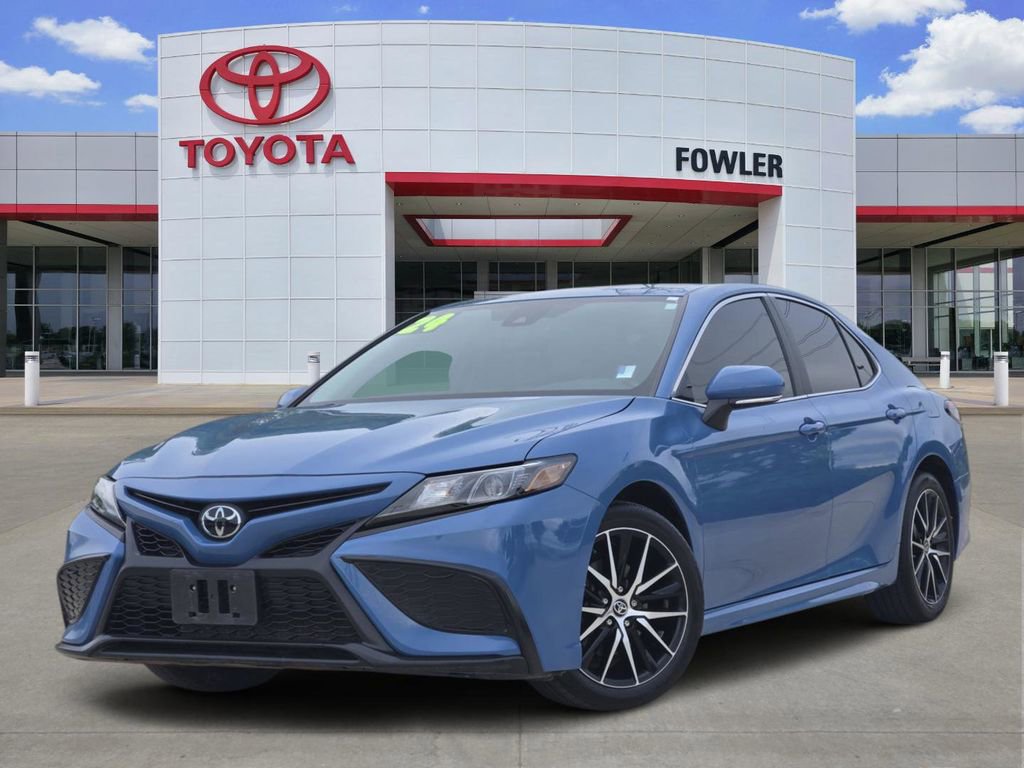 Used 2024 Toyota Camry SE w/ Cold Weather Package