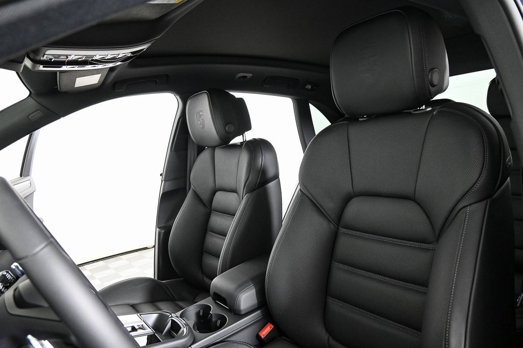 New 2025 Porsche Macan image 5