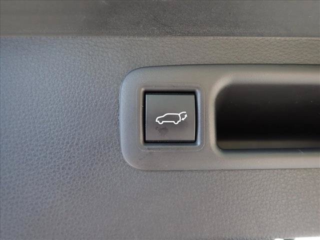 Certified 2026 Toyota Highlander Limited AWD/4WD image 9
