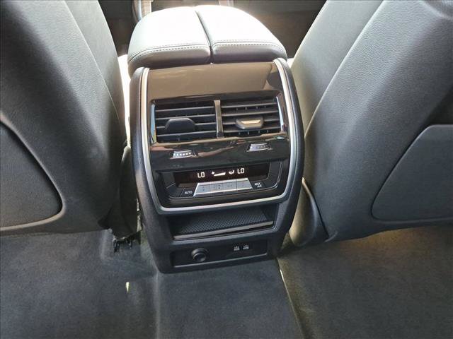 Certified 2024 BMW X7 xDrive40i w/ Parking Assistance Package AWD/4WD image 17