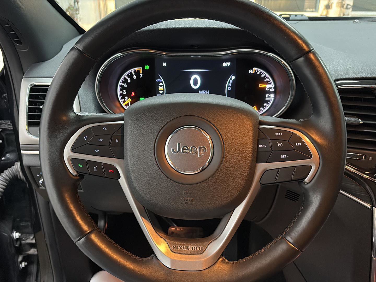 Used 2022 Jeep Grand Cherokee Limited AWD/4WD image 7
