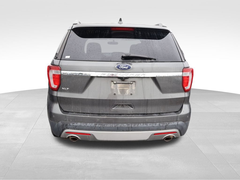 Used 2017 Ford Explorer XLT w/ Equipment Group 202A FWD image 18