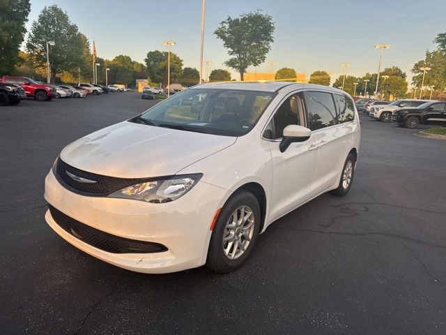 Used 2022 Chrysler Voyager LX image 9