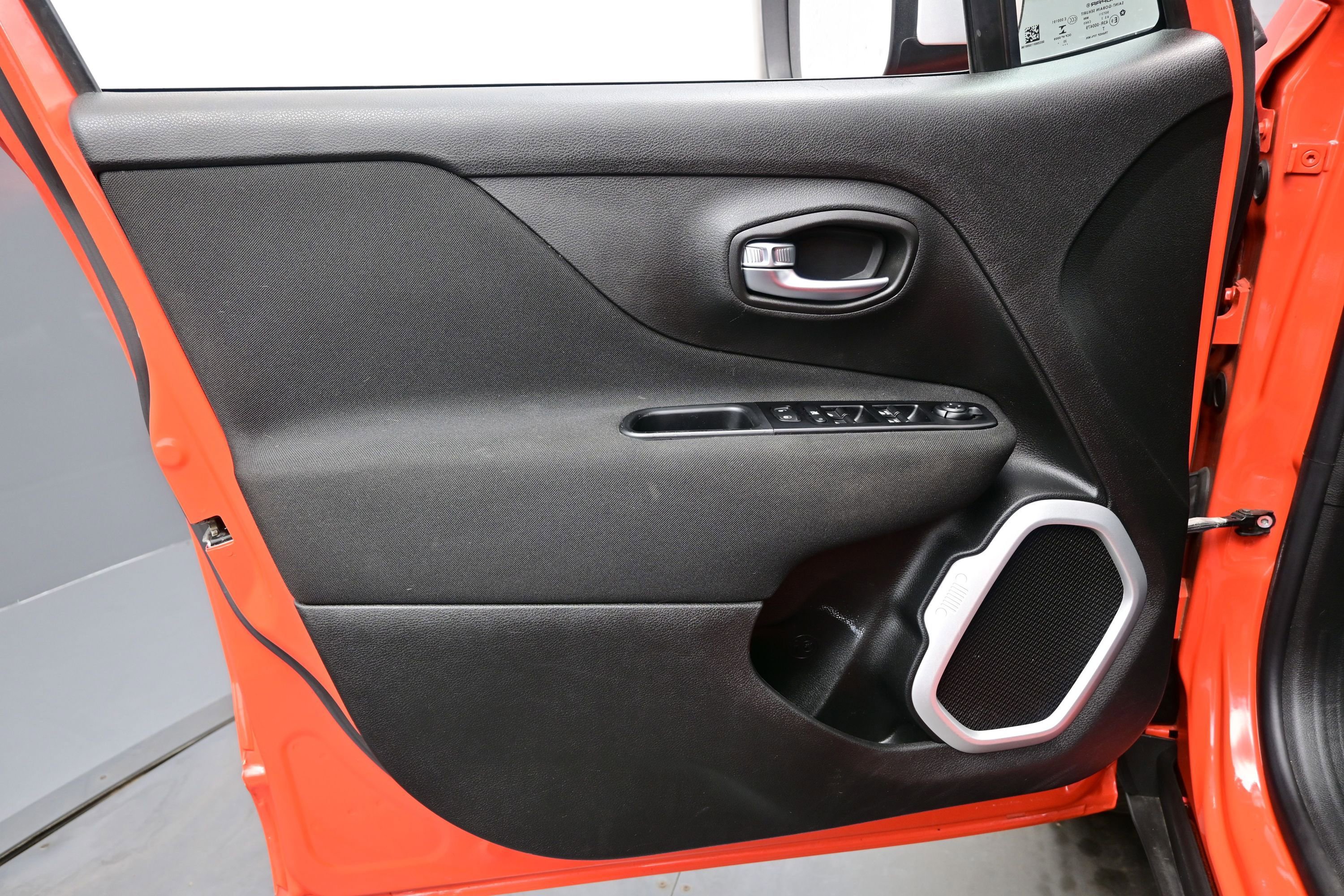 Used 2021 Jeep Renegade Latitude AWD/4WD image 9
