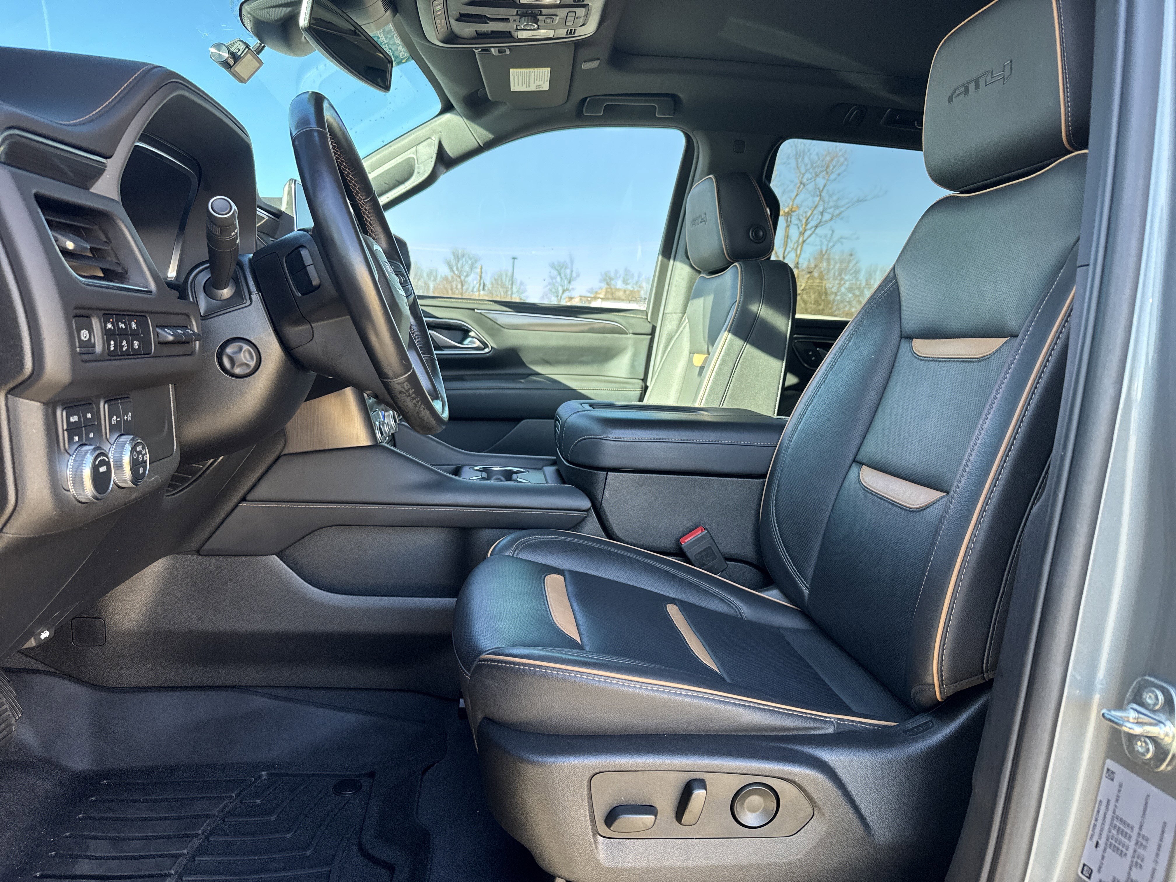 Used 2023 GMC Yukon AT4 w/ AT4 Premium Package image 16