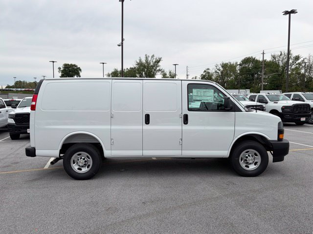 New 2026 Chevrolet Express 2500 w/ Driver Convenience Package RWD image 9
